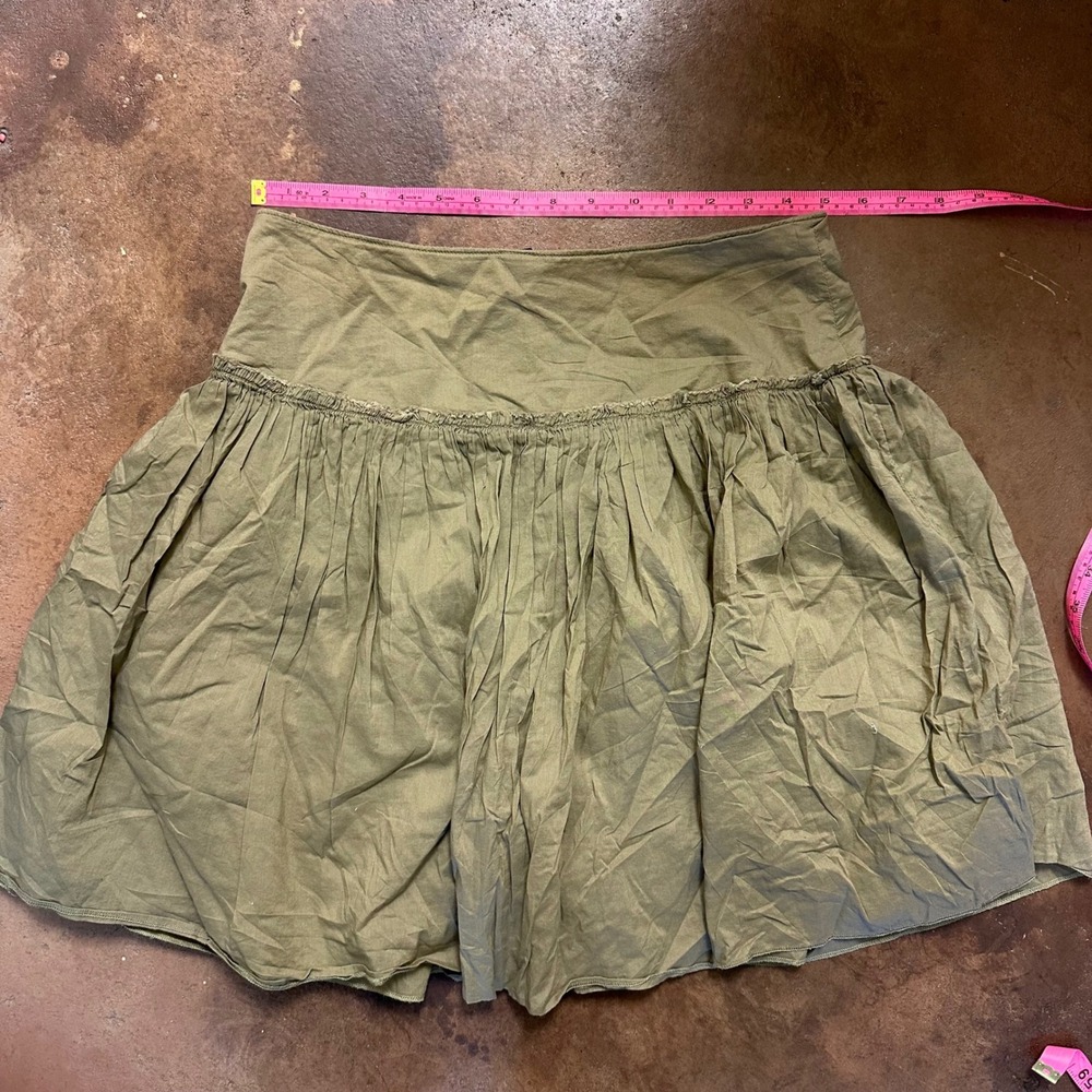 GAP Olive Green Mini Skirt Tiered Ruffle Hem Casual Flared‎ Size 4 - Picture 3 of 4